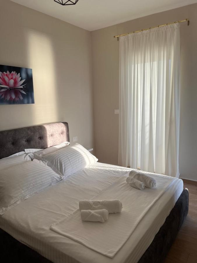 Lotus Apartments Vlore Luaran gambar
