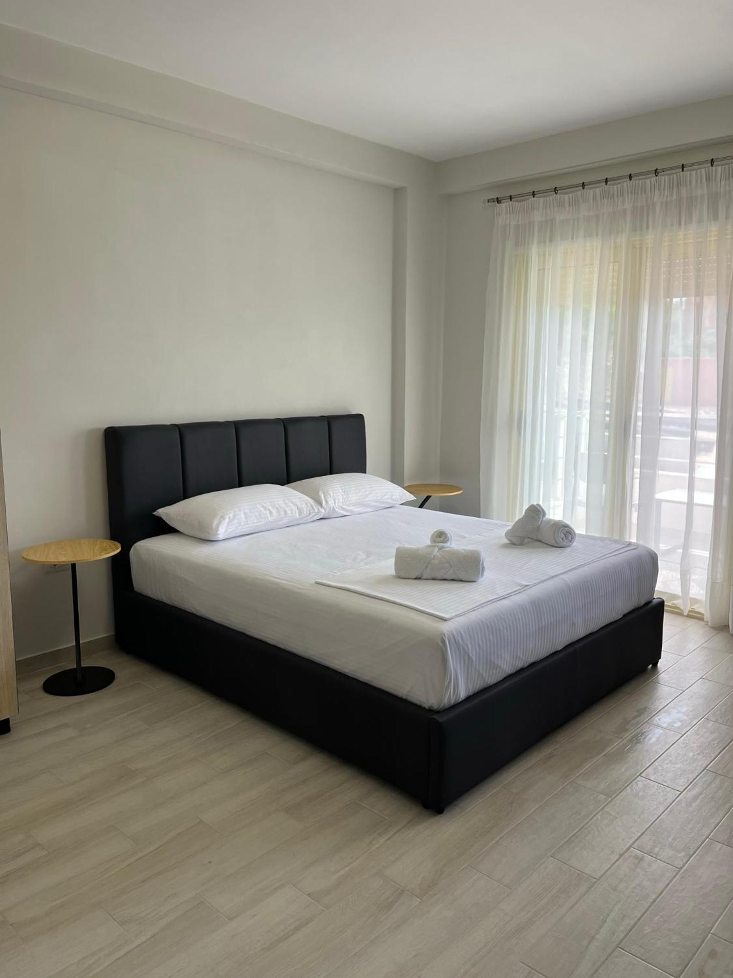 Lotus Apartments Vlore Luaran gambar